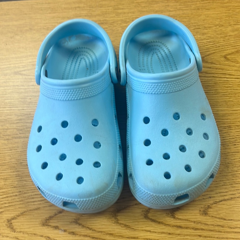 Womens crocs size 8